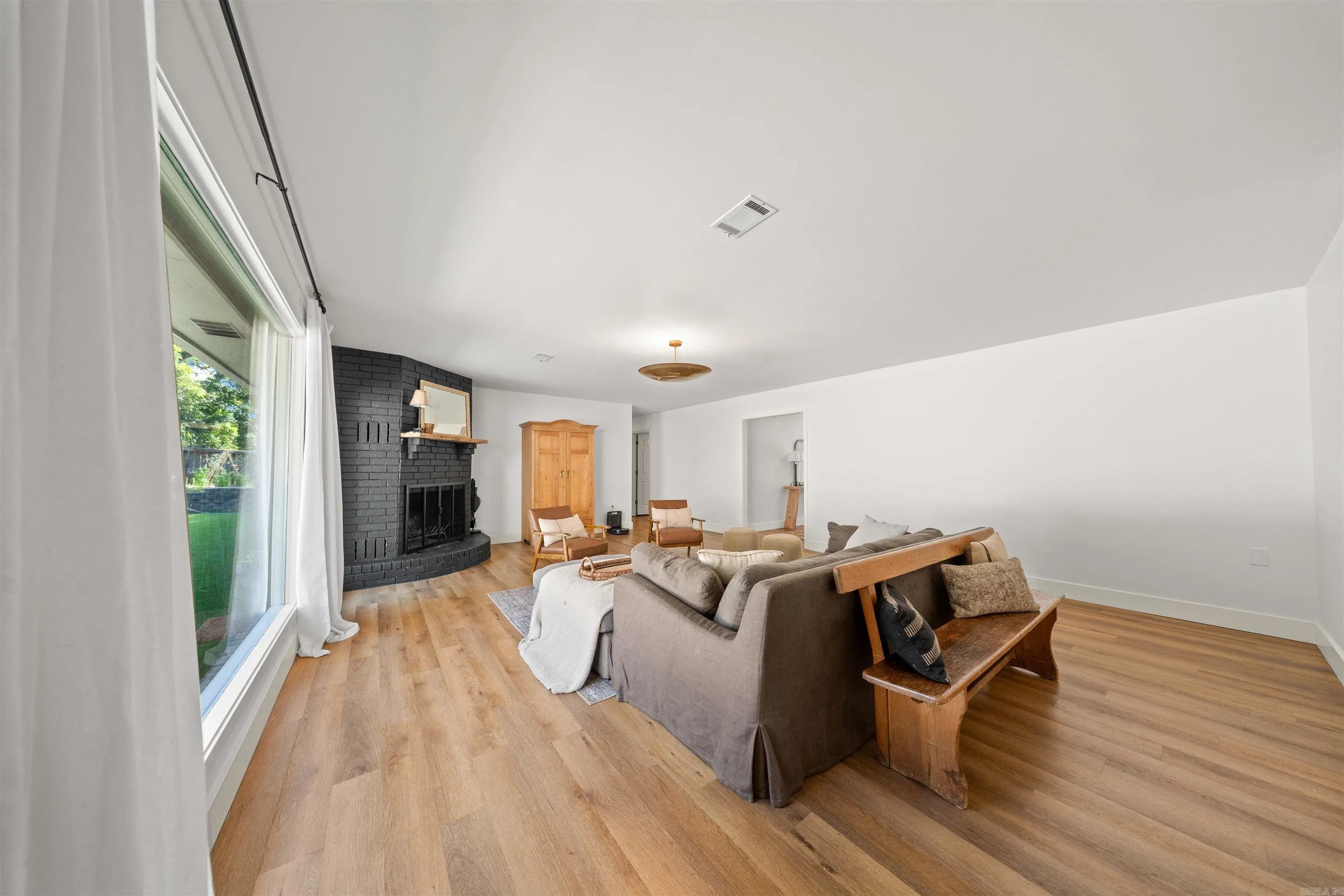 Property at 10  Kensington - Image 9