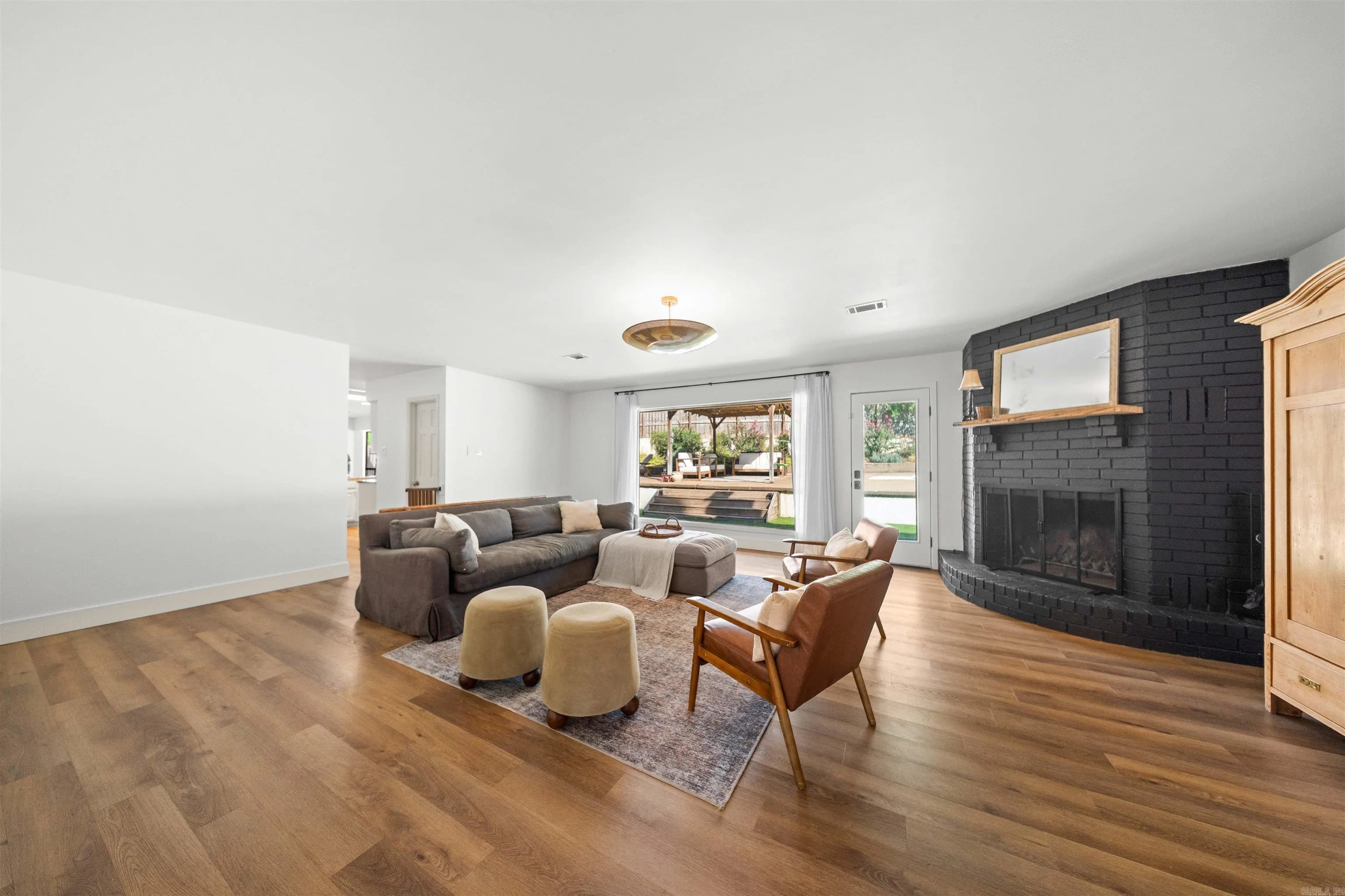 Property at 10  Kensington - Image 6