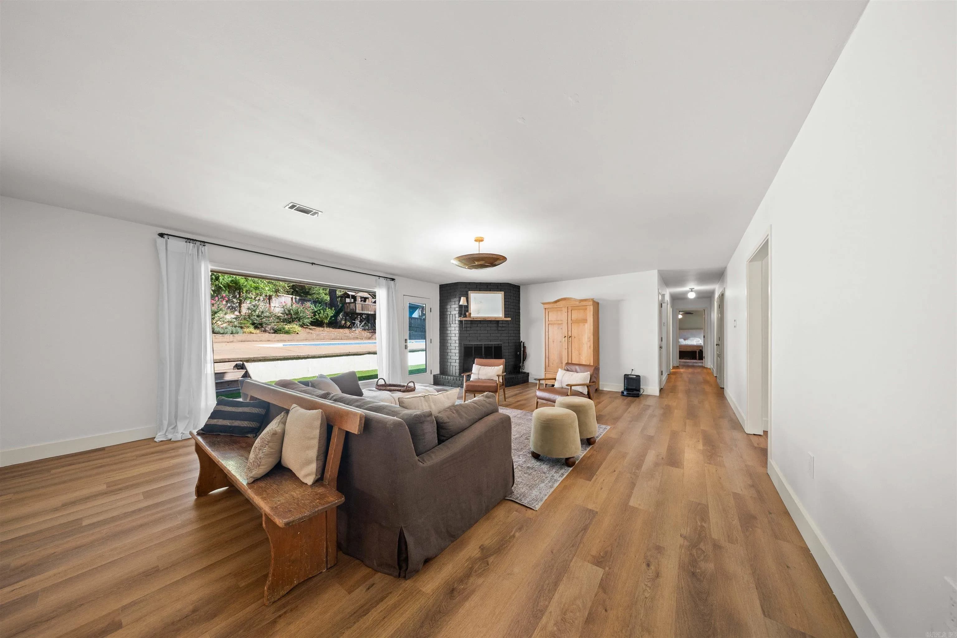 Property at 10  Kensington - Image 7