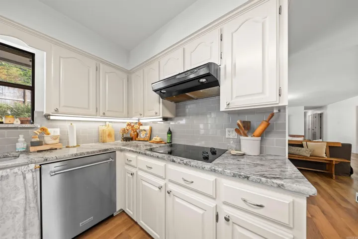 Property at 10  Kensington - Image 14