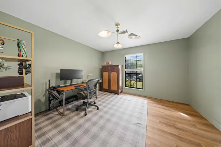 Property at 10  Kensington - Image 25