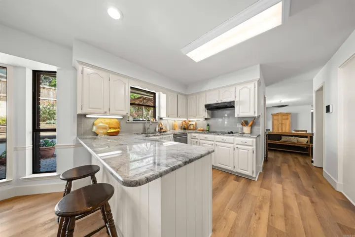 Property at 10  Kensington - Image 16