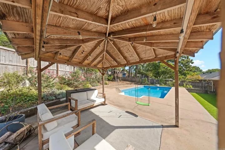 Property at 10  Kensington - Image 43
