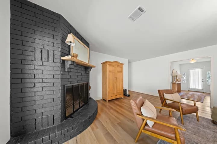Property at 10  Kensington - Image 10