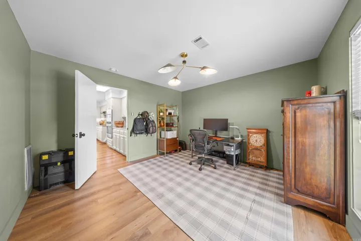Property at 10  Kensington - Image 23