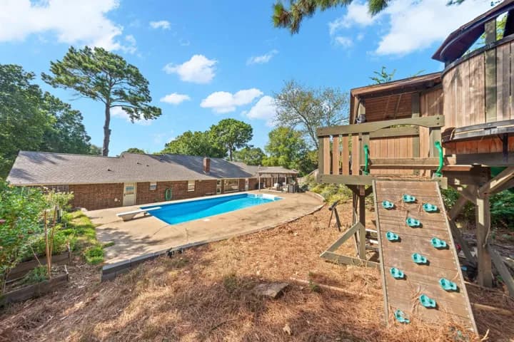 Property at 10  Kensington - Image 44