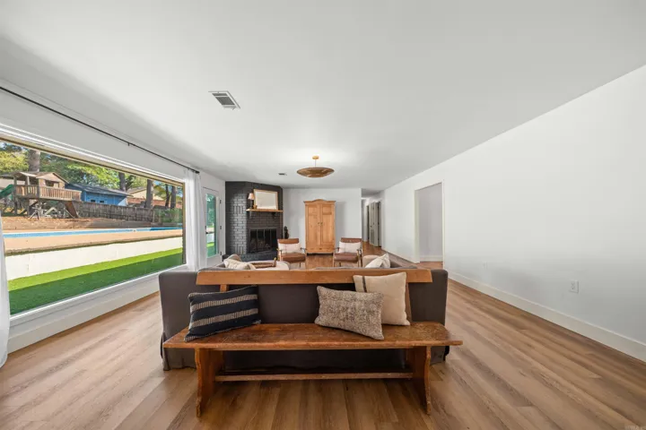 Property at 10  Kensington - Image 8