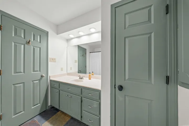 Property at 10  Kensington - Image 33