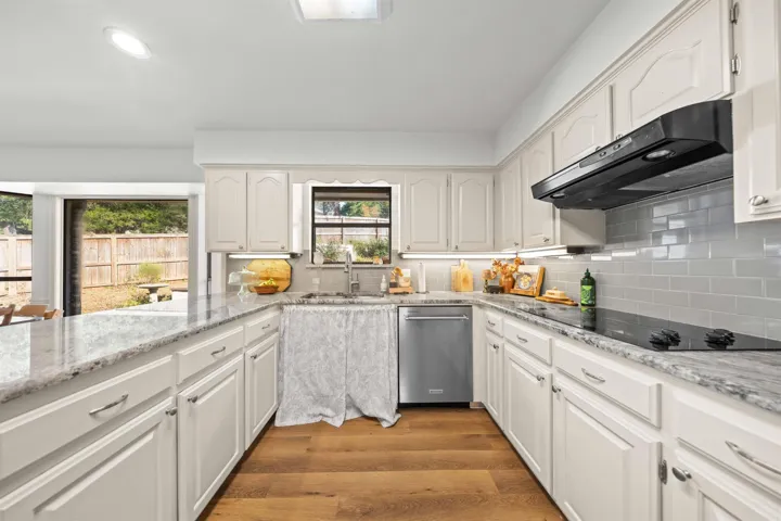 Property at 10  Kensington - Image 13