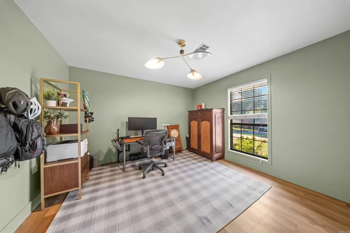 Property at 10  Kensington - Image 22