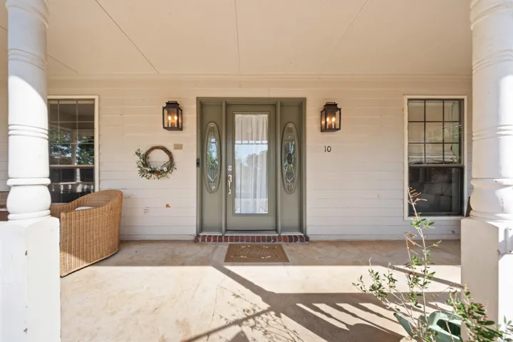 Property at 10  Kensington - Image 2