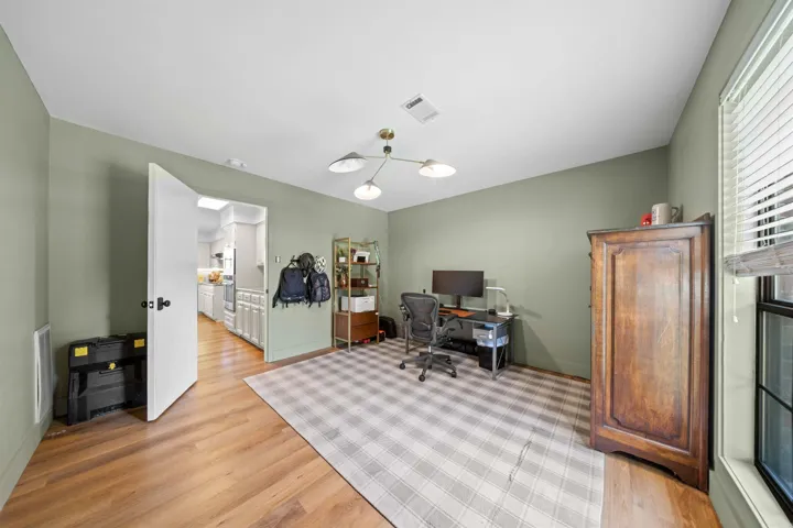 Property at 10  Kensington - Image 24