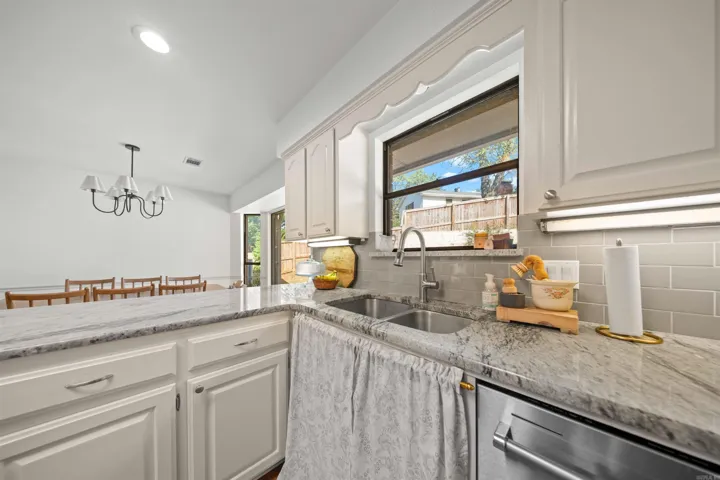 Property at 10  Kensington - Image 15