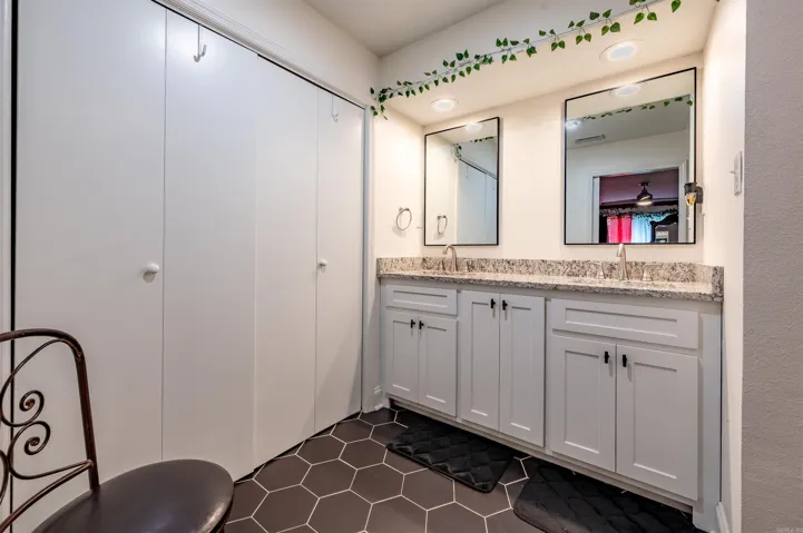 Property at 2  Quail - Image 14