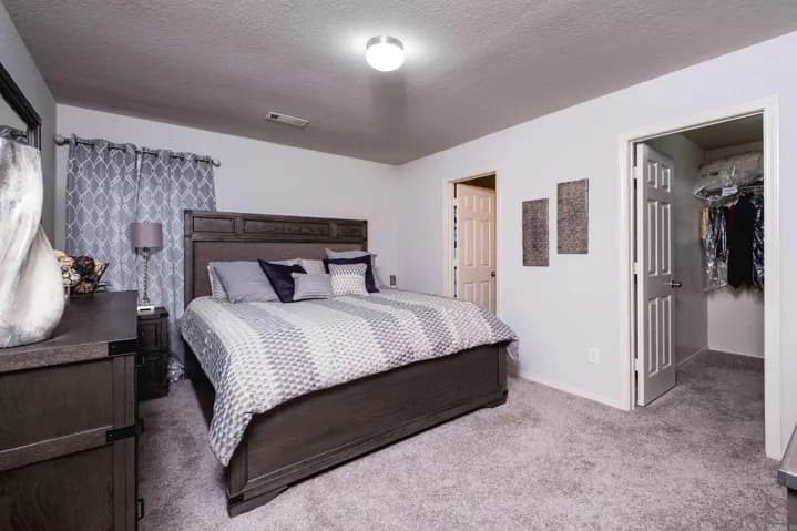 Property at 6496  Amalie - Image 31
