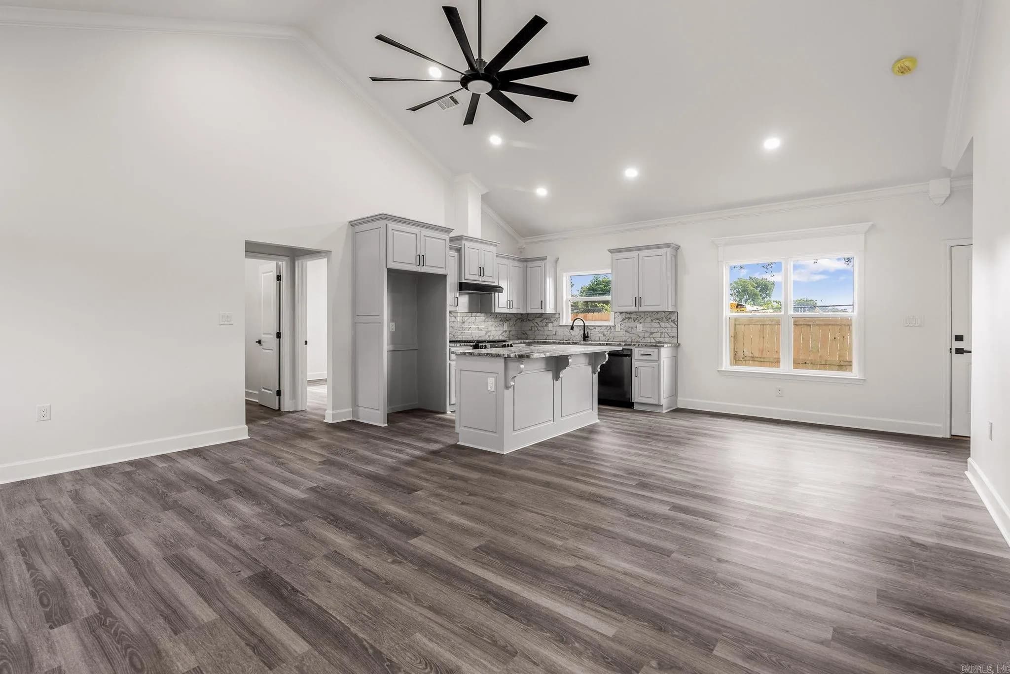 Property at 1400 E Washington - Image 4