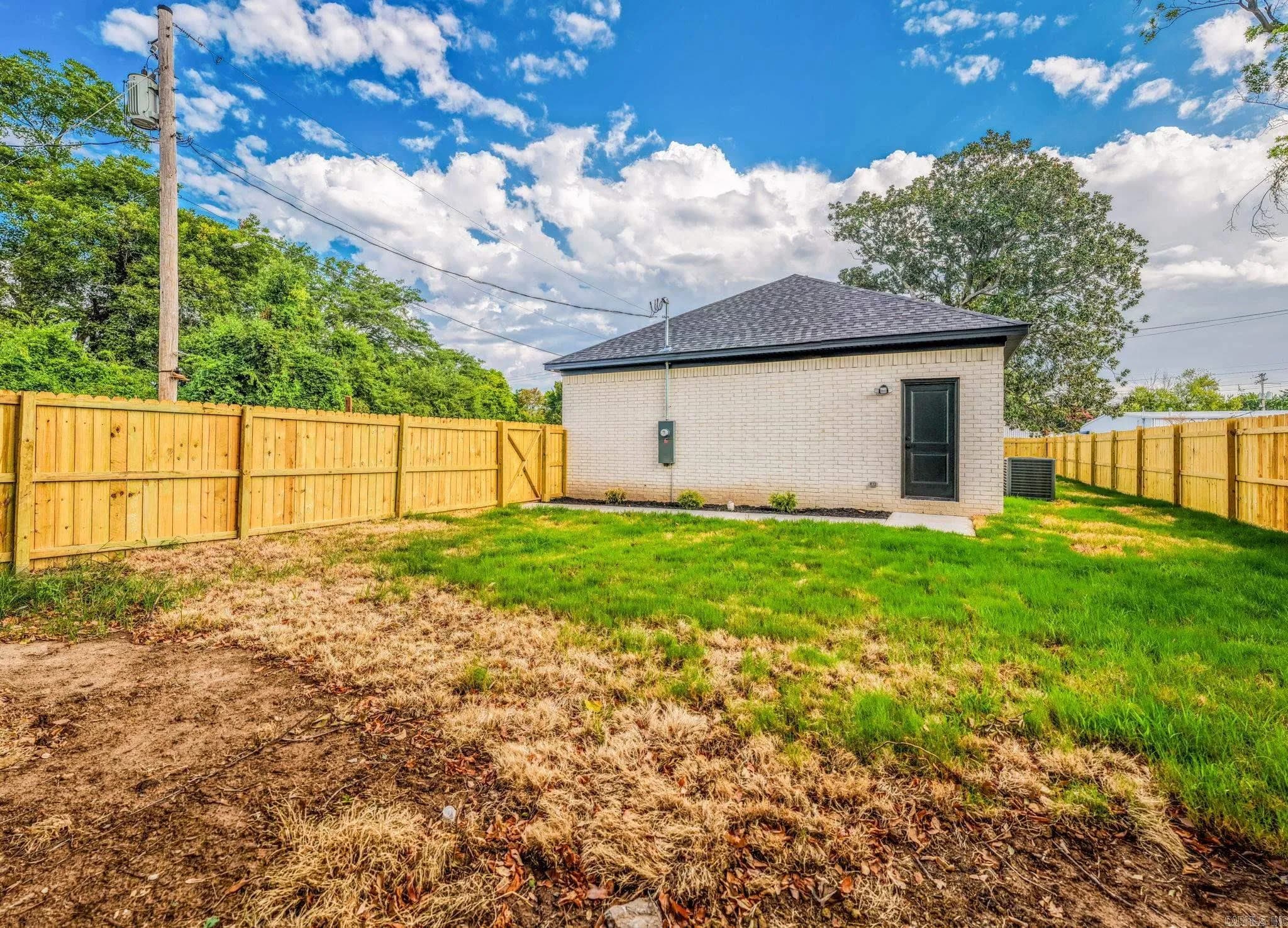 Property at 1400 E Washington - Image 25