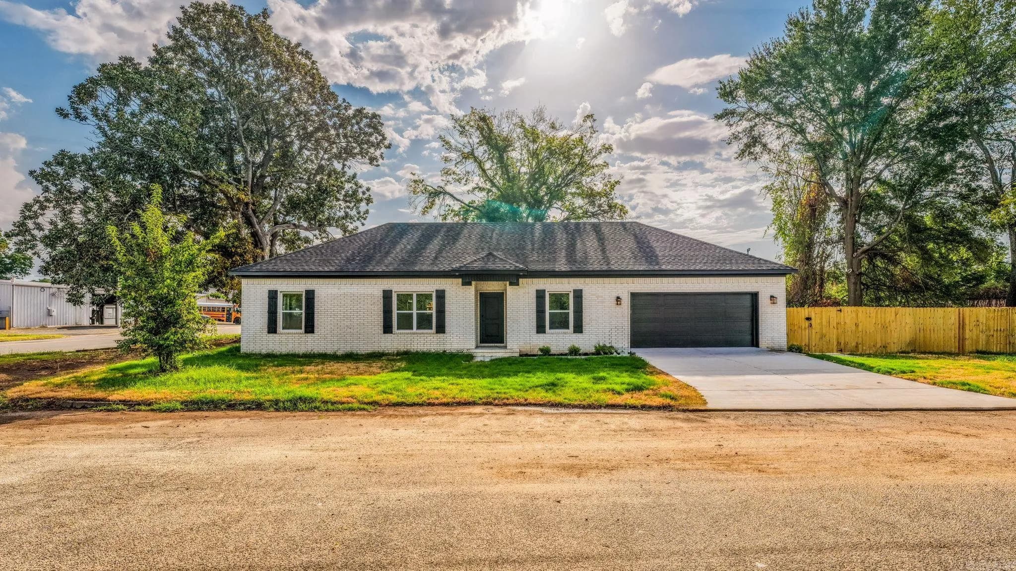 Property at 1400 E Washington - Image 28