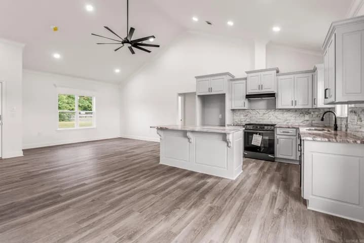 Property at 1400 E Washington - Image 5