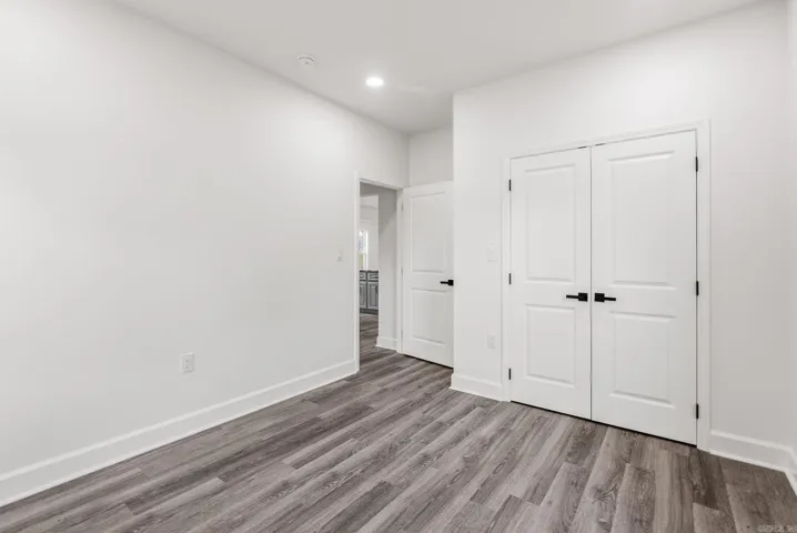Property at 1400 E Washington - Image 15