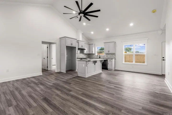Property at 1400 E Washington - Image 4