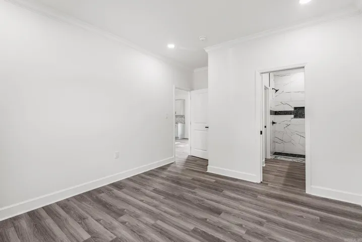 Property at 1400 E Washington - Image 20