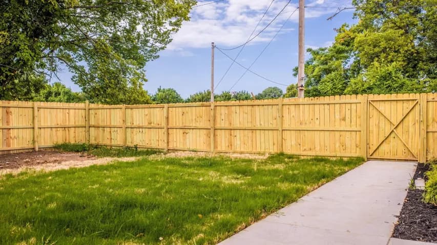 Property at 1400 E Washington - Image 27