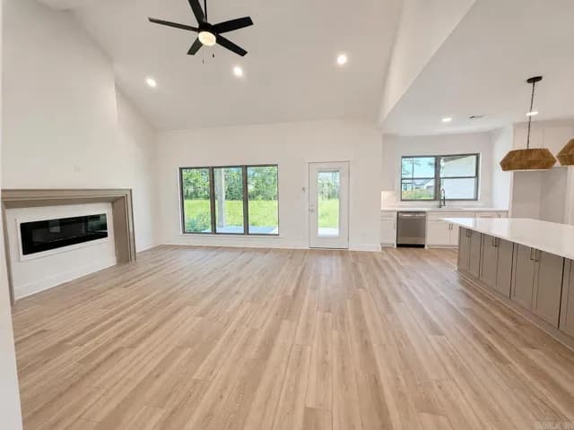 Property at 20  Crescent - Image 8