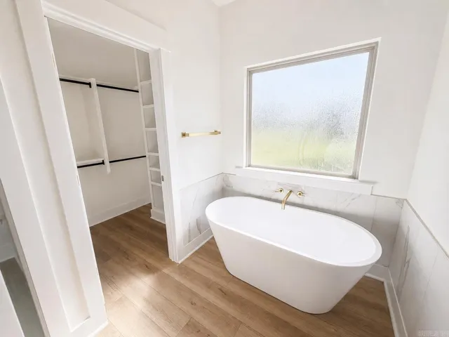 Property at 20  Crescent - Image 17