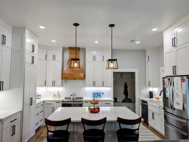 Property at 102  Merritt road - Image 6