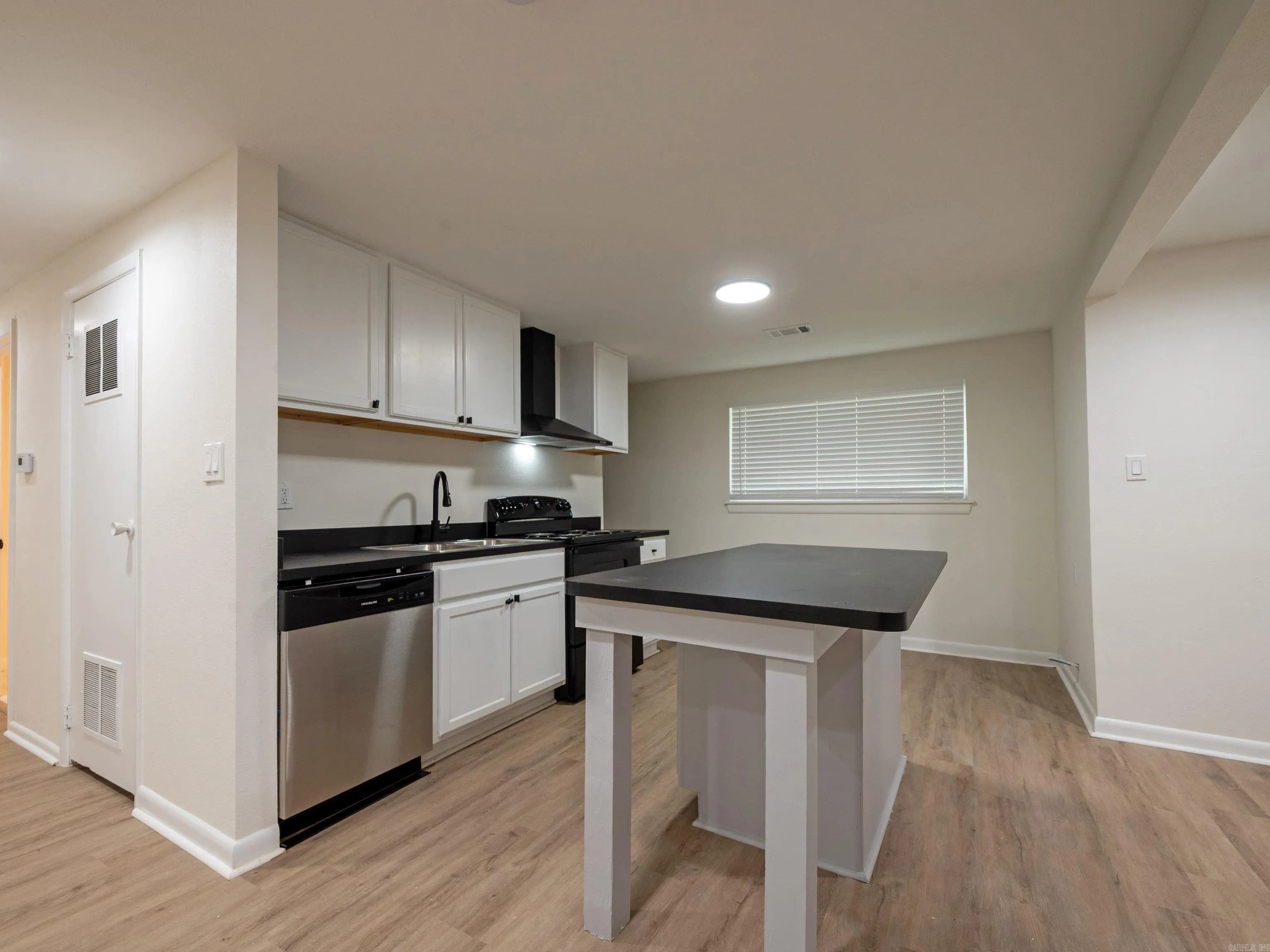 Property at 7901  Nolen - Image 15