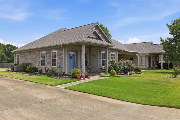 Property at 203  Stagecoach village - Image 2