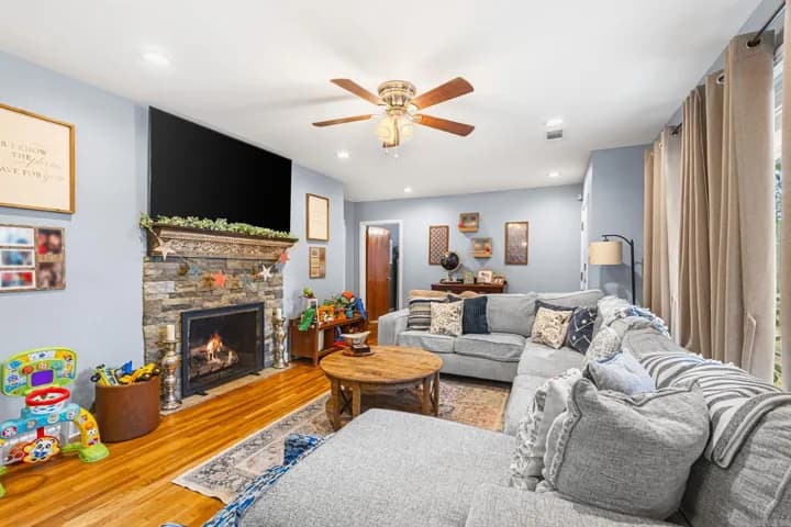 Property at 1325  Skyline drive - Image 5