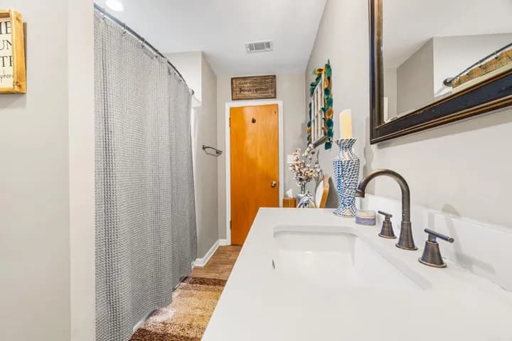Property at 1325  Skyline drive - Image 16