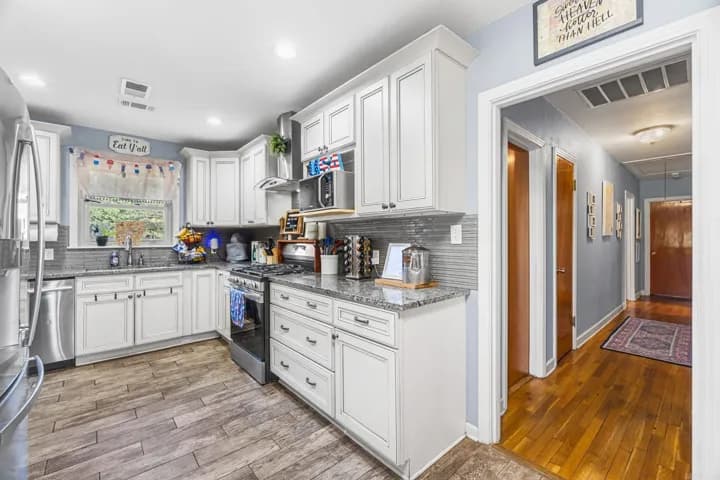Property at 1325  Skyline drive - Image 9