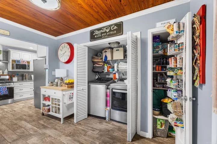 Property at 1325  Skyline drive - Image 12