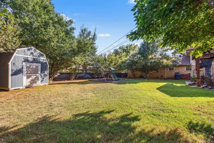 Property at 1325  Skyline drive - Image 35