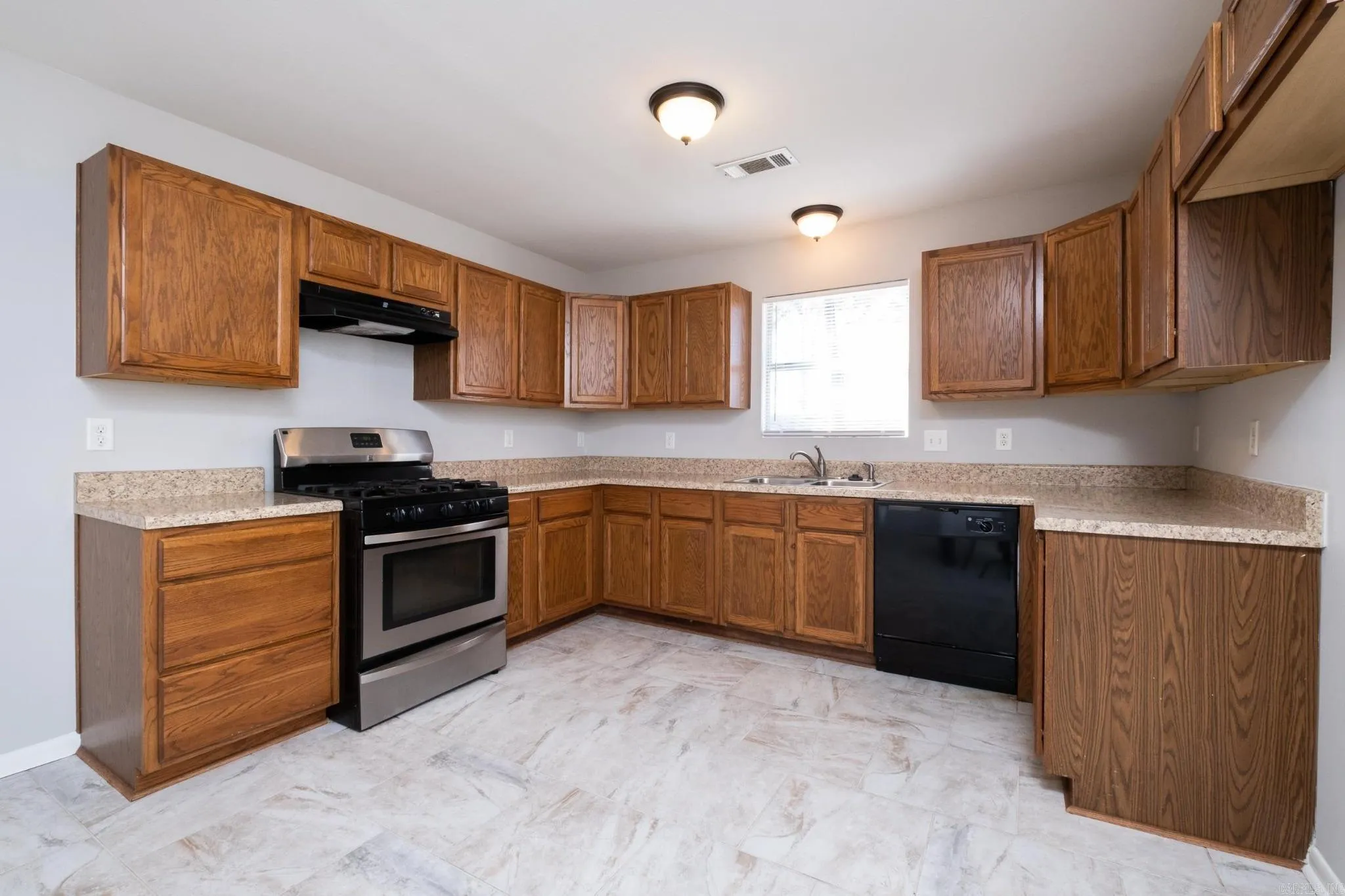 Property at 10  Yaqui - Image 10