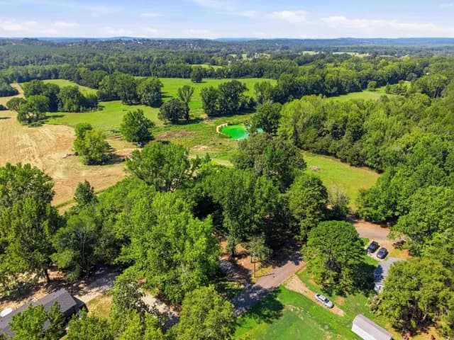 Property at 24 W Mobbs - Image 9