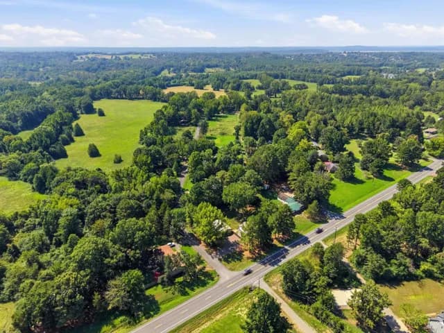 Property at 24 W Mobbs - Image 20