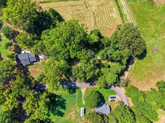 Property at 24 W Mobbs - Image 14