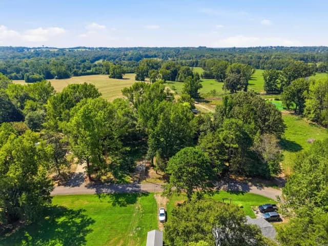Property at 24 W Mobbs - Image 16